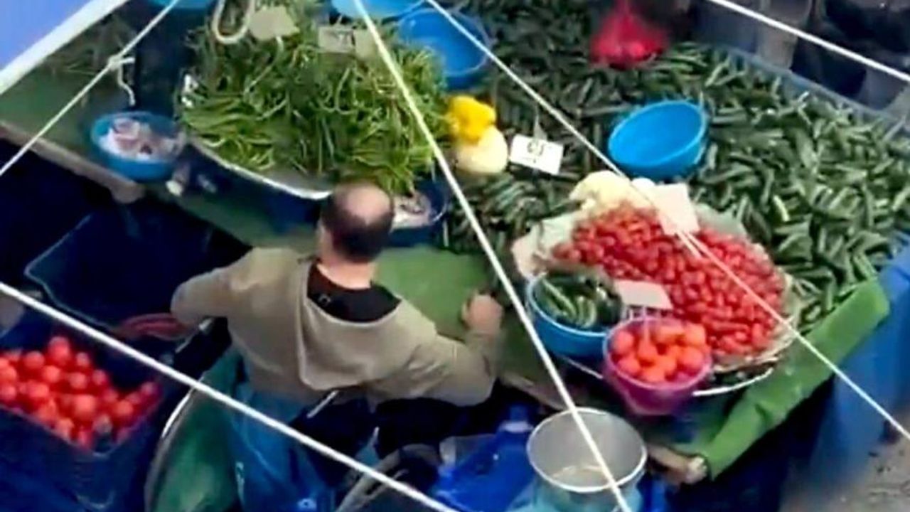 Salatalık yerine farklı ürün verdi: Hileli satış yapan pazarcıya ceza yağdı