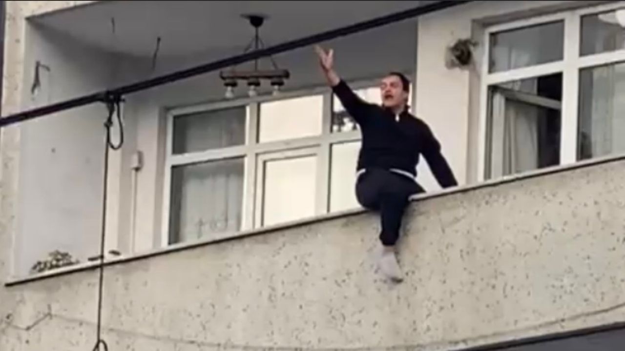 Balkondan Atlamak İsteyen Genç İkna Edildi