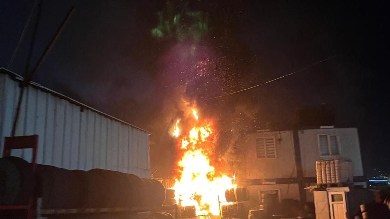 Başakşehir’de Hurdacıda Çıkan Yangın Lastikçiye Sıçradı