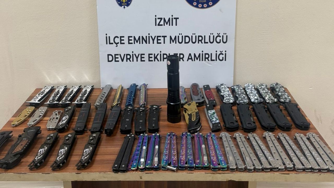İzmit’te 2 Çocuğun Üzerinden 52 Kesici Alet ve Şok Cihazı Çıktı