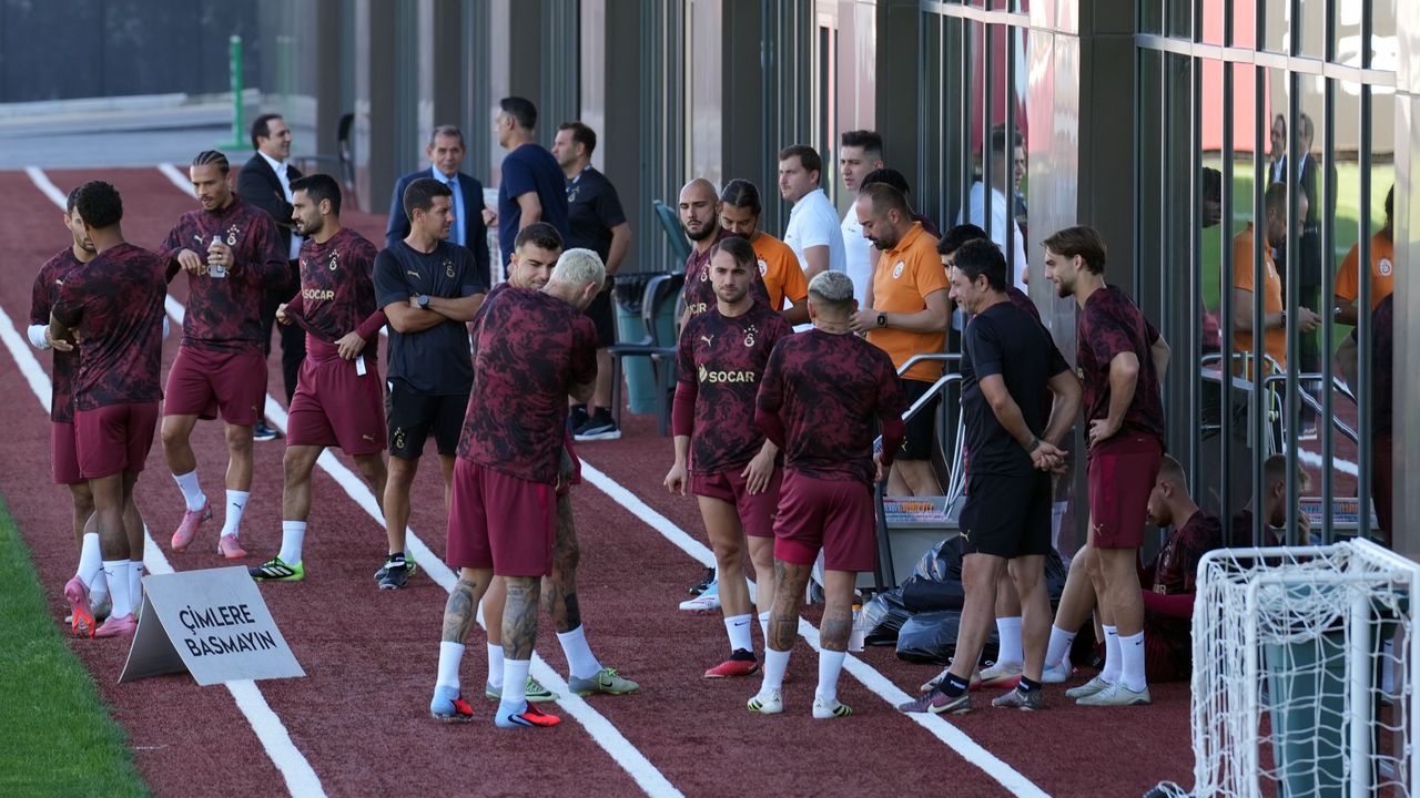 Galatasaray'da İlkay Takıma Döndü, Yunus Düz Koşulara Başladı