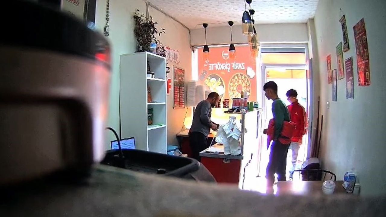 Arnavutköy’de Çiğköftecide Yemek Yedikten Sonra Kaçtılar: O Anlar Kamerada