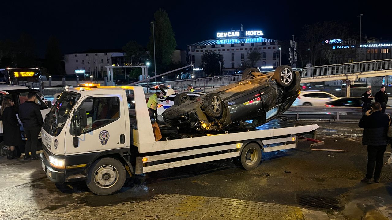 Küçükçekmece E5 Yan Yolda Zincirleme Kaza: 3 Kişi Yaralandı