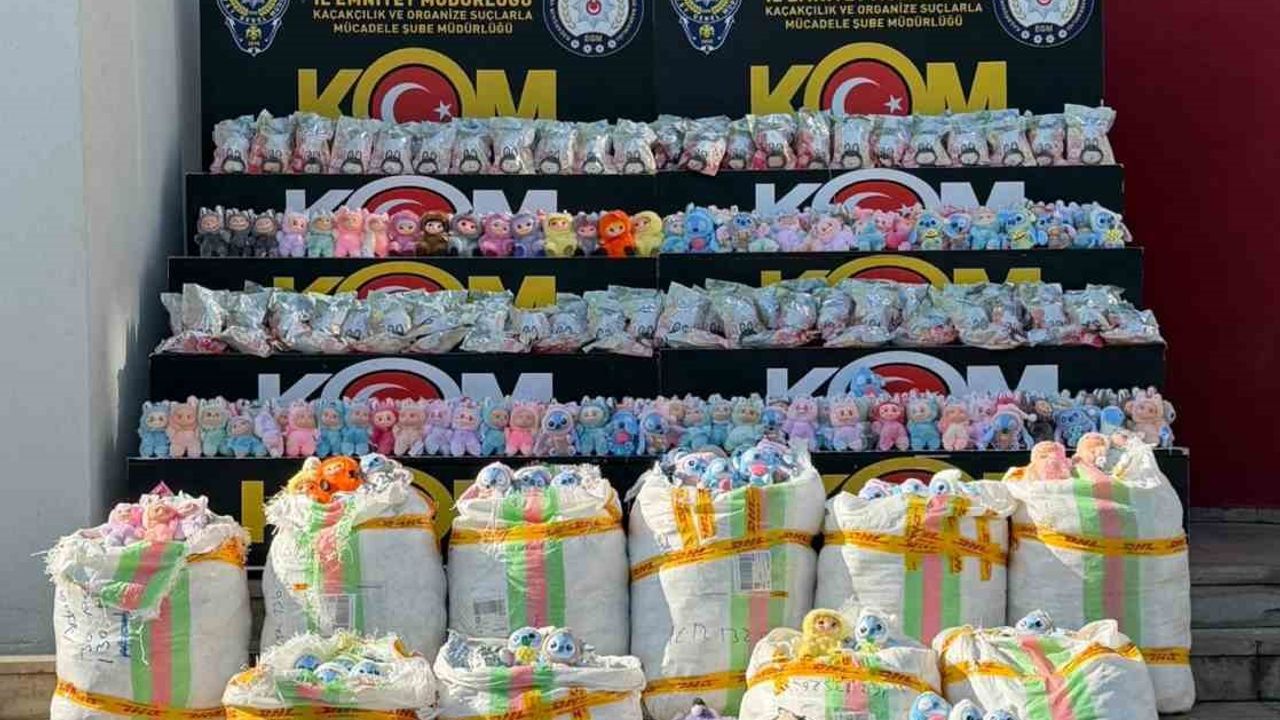Adana’da 2 milyon TL’lik kaçak oyuncak operasyonu: 2 bin 605 pelüş Labubu ele geçirildi