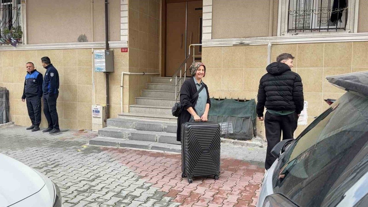 Faciadan dönüldü: Çöken duvar bina sakinlerini sokağa döktü