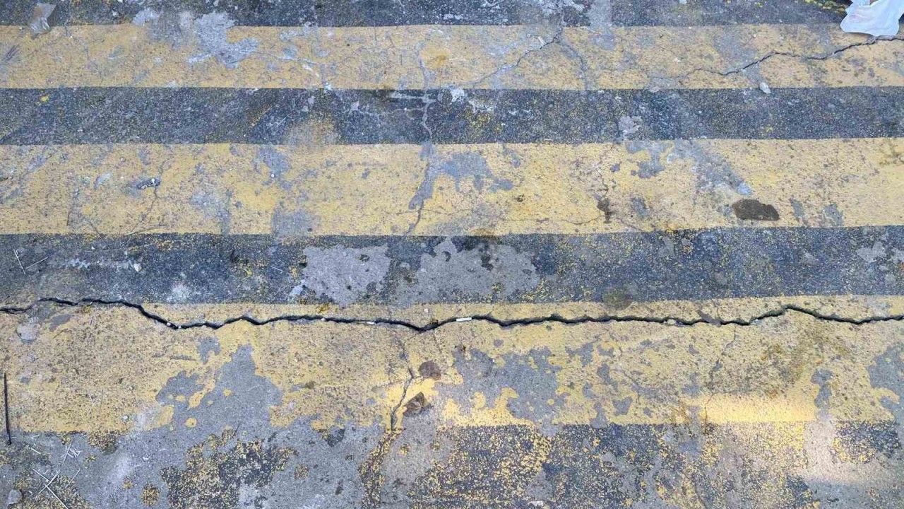 Şok olay! Kolonlar patladı iş yeri boşaltıldı