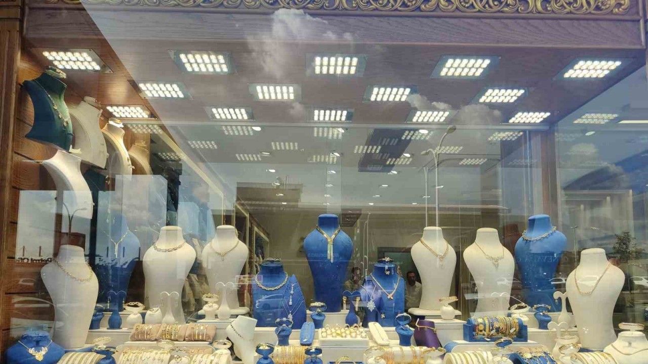 Başakşehir’de 63 saniyelik müdahale: Hırsızlık girişimi güvenlik sayesinde önlendi!