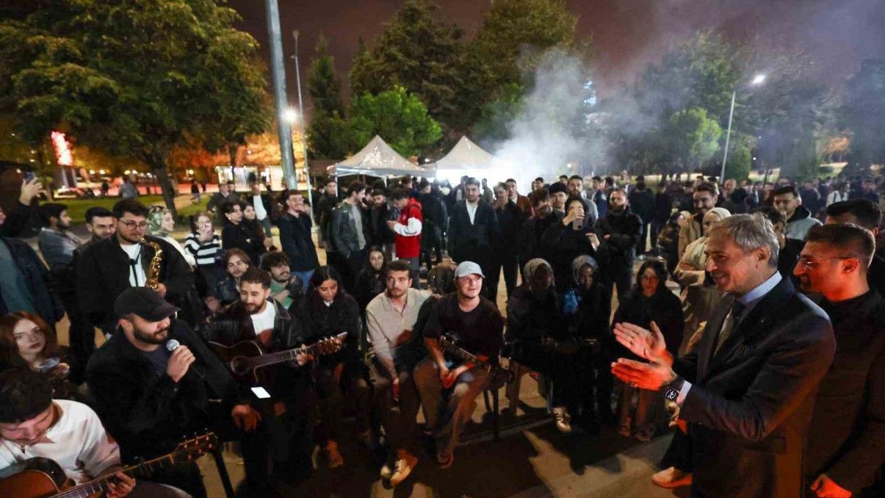 Başkan Alemdar’dan gençlere kampüste irtibat ofisi ve raylı sistem müjdesi