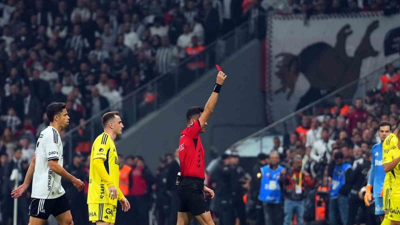 Beşiktaş’ın kaptanı Orkun Kökçü, Fenerbahçe derbisinde kırmızı kart gördü!