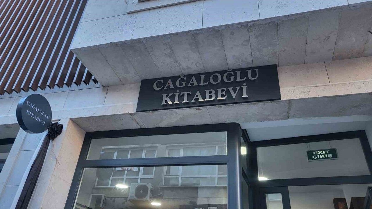 Cağaloğlu Kitapçılar Çarşısı Yenilendi, Kapılarını Kitapseverlere Açtı