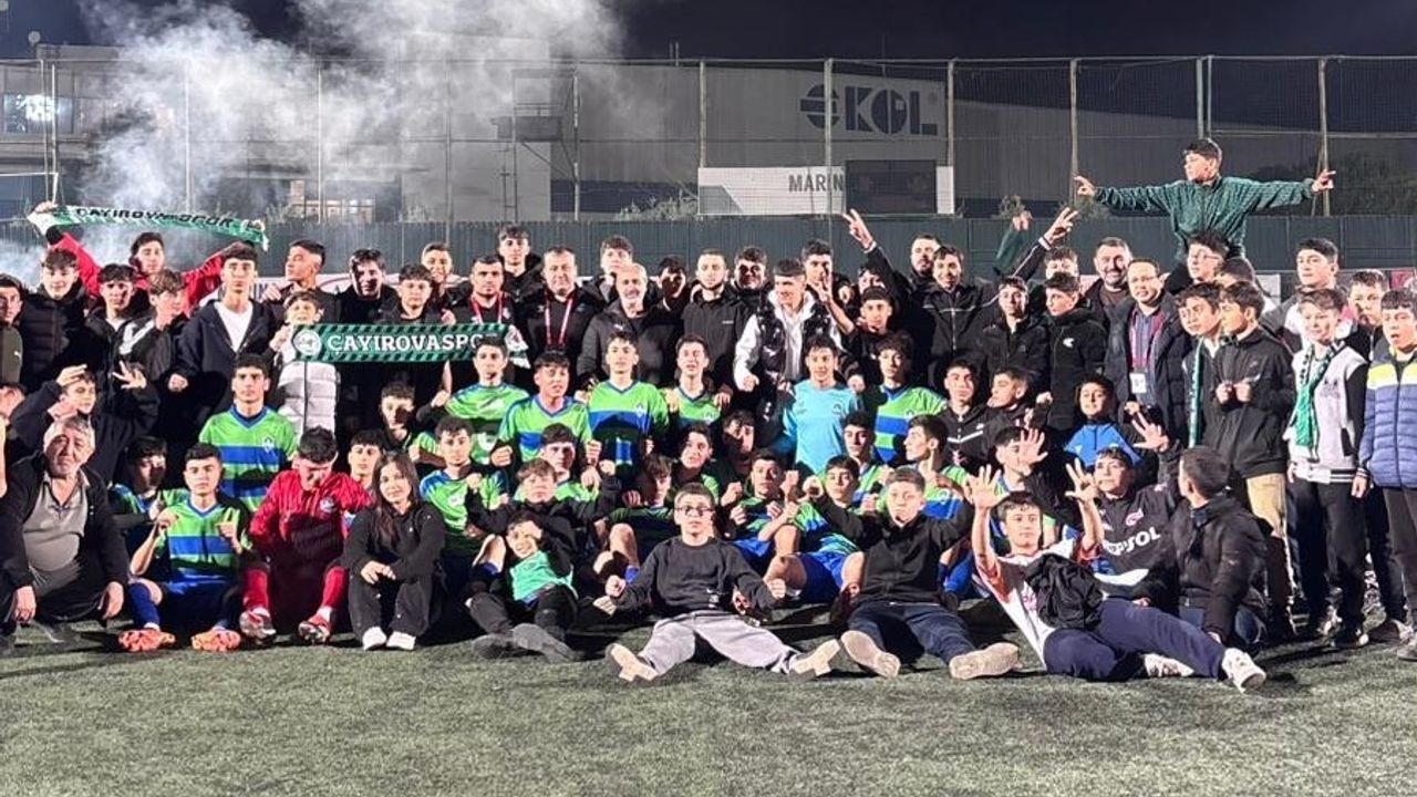 Çayırova Belediyesi Eğitim Spor Kulübü U-16 Futbol Takımı şampiyon oldu