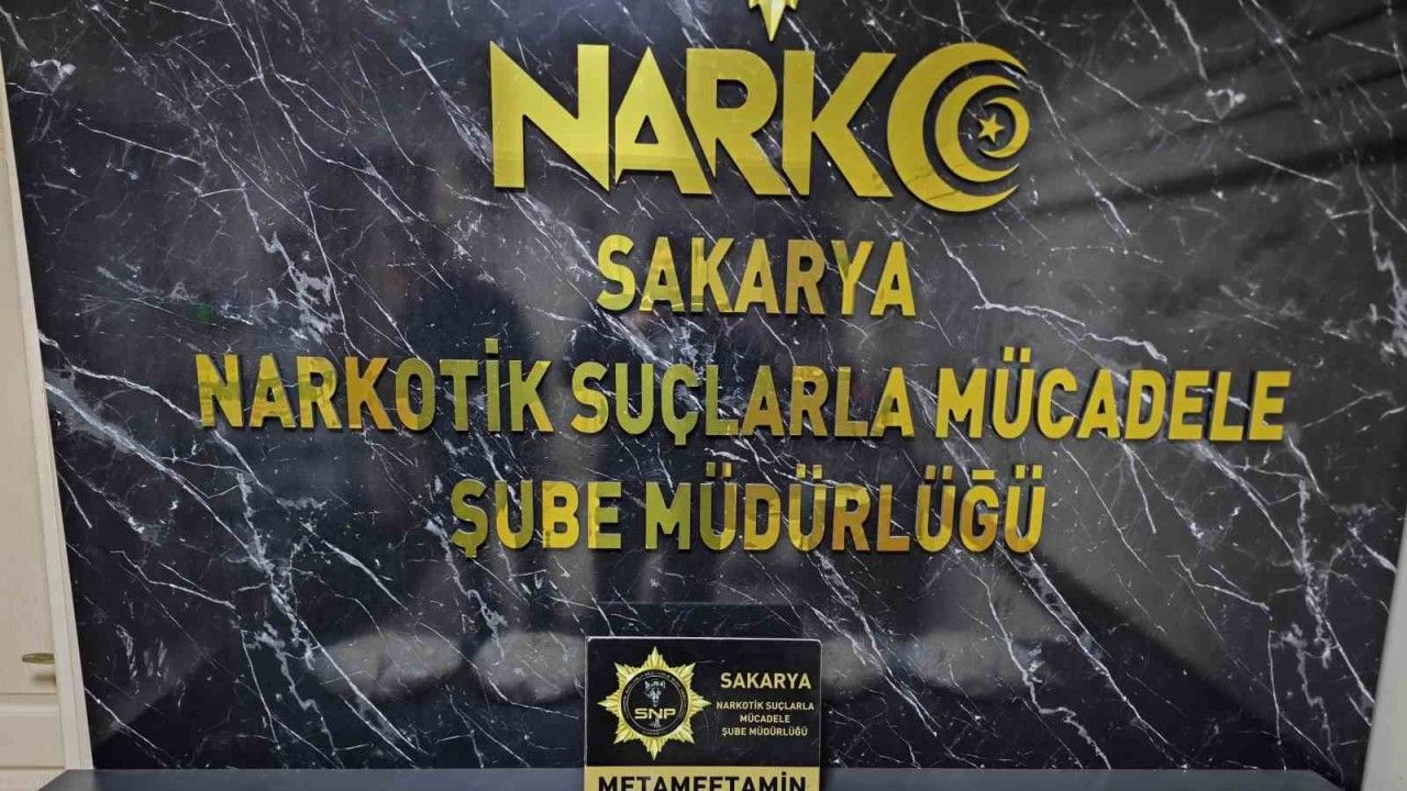 Emekli polis yakayı ele verdi: Aracında 5 kilo uyuşturucu bulundu