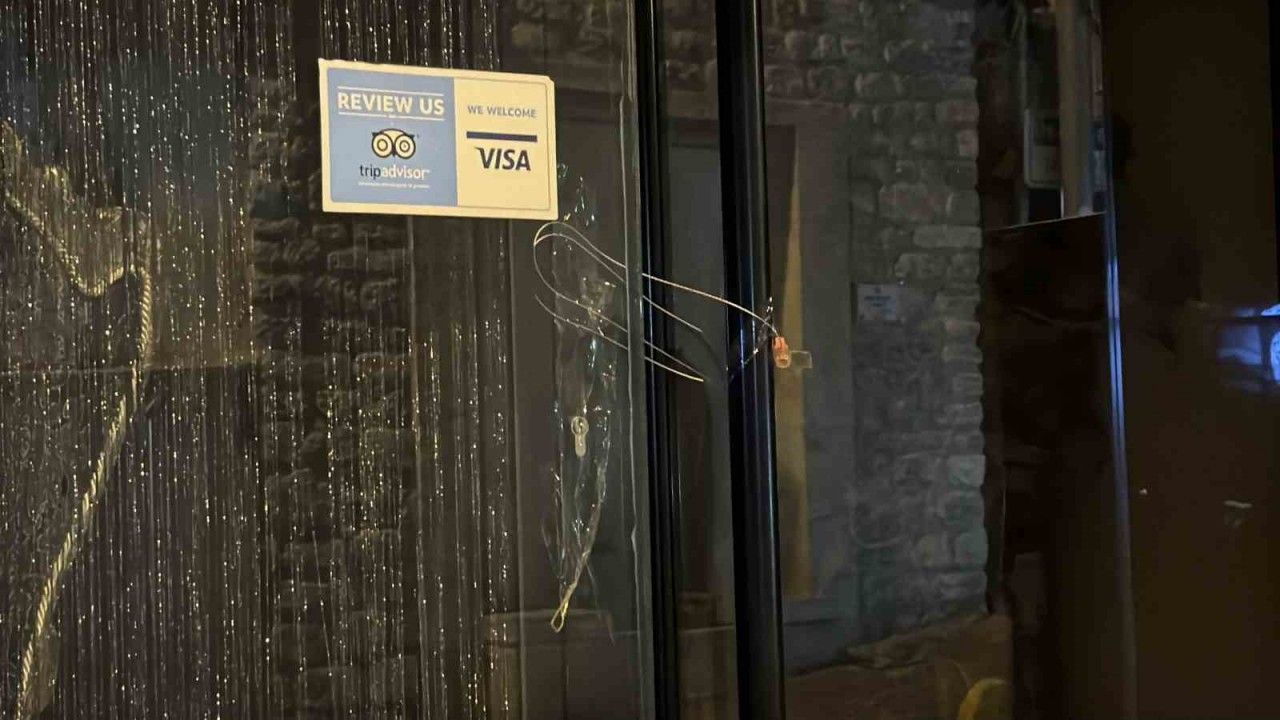 Fatih’te Zehirlenme Şüphesiyle Anne ve İki Çocuk Hayatını Kaybetti: Otel Mühürlendi