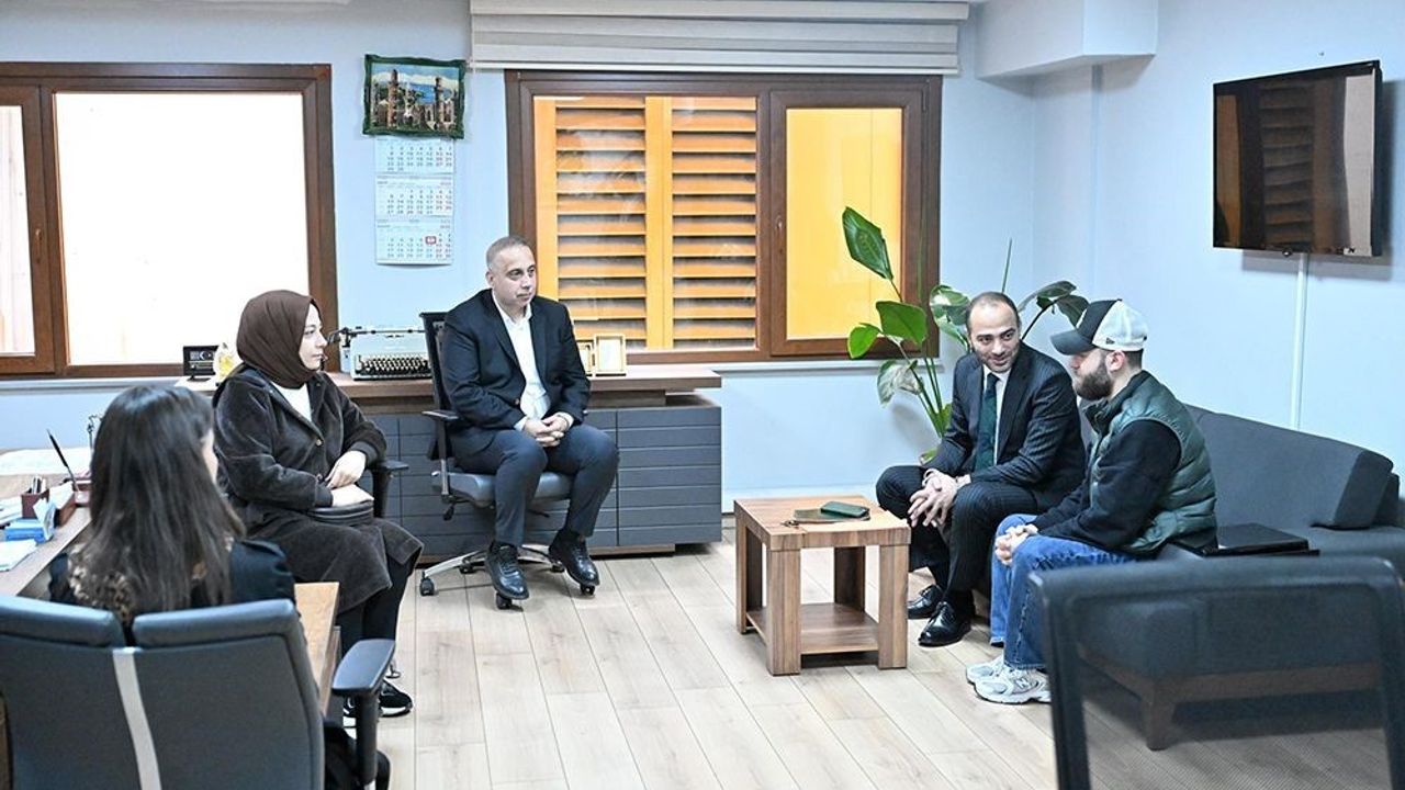 Gaziosmanpaşa'da kafede yaşanan tartışmanın ardından Belediye Başkan Vekili Karadeniz tarafları barıştırdı