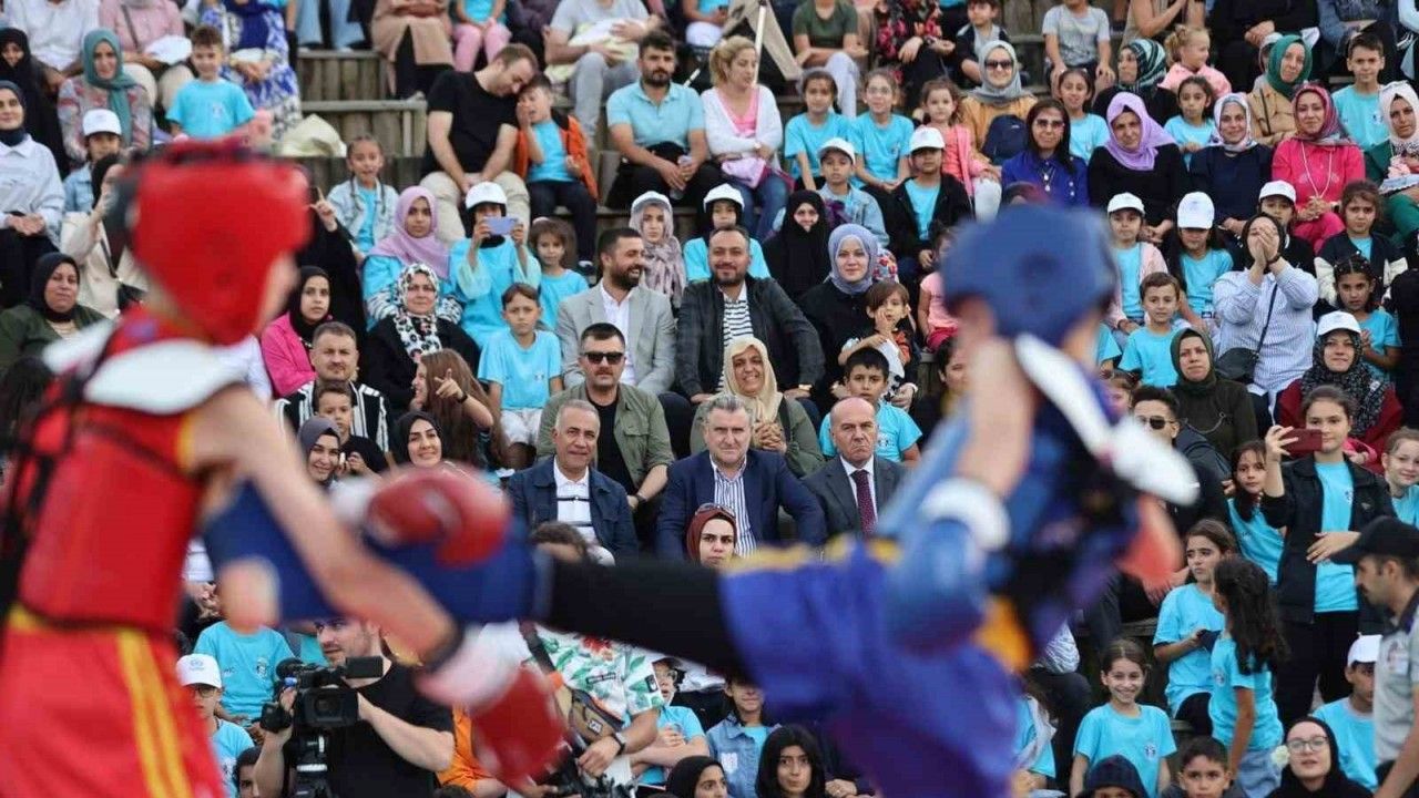 Geleceğin yıldız kungfucuları şampiyon ikiz kardeşler göz dolduruyor