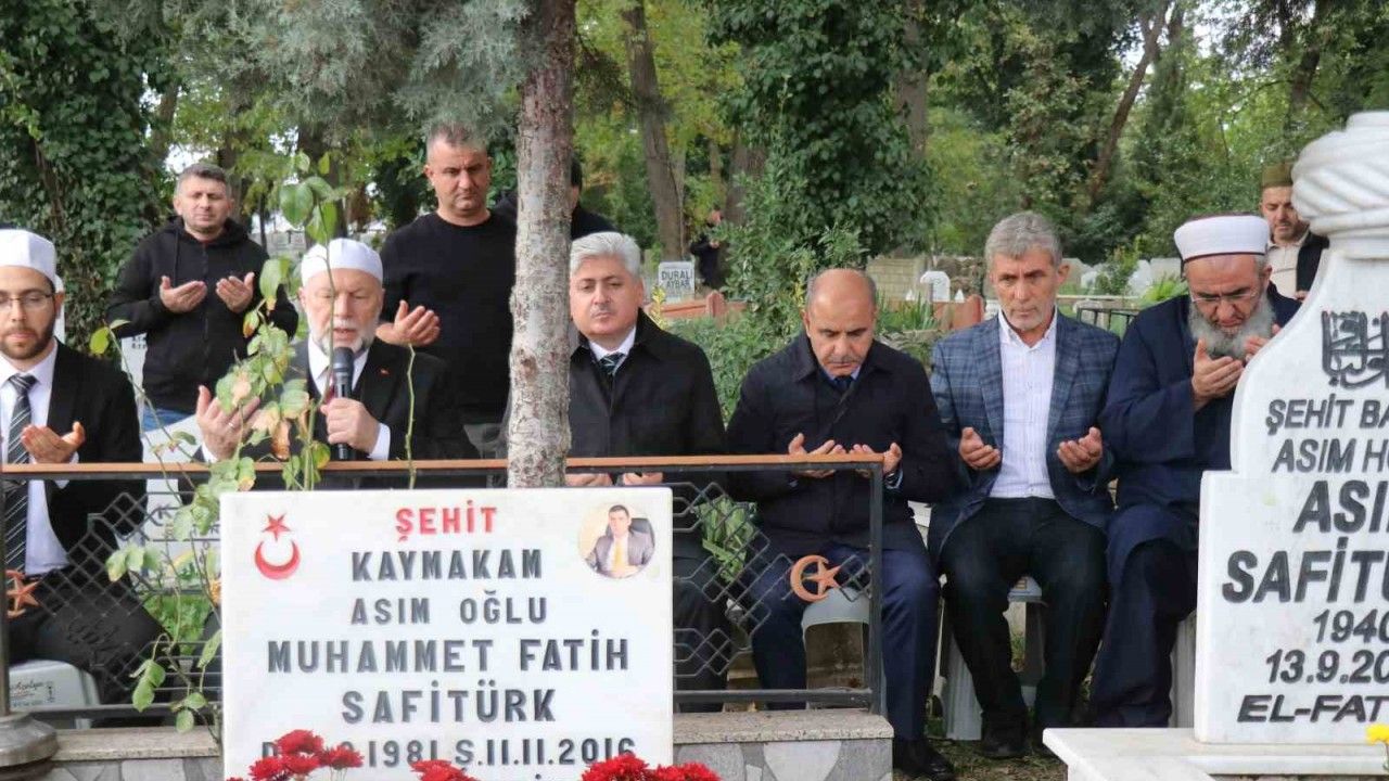 Görevi başında şehit edilen Kaymakam Safitürk, vefatının 9’uncu yılında kabri başında anıldı