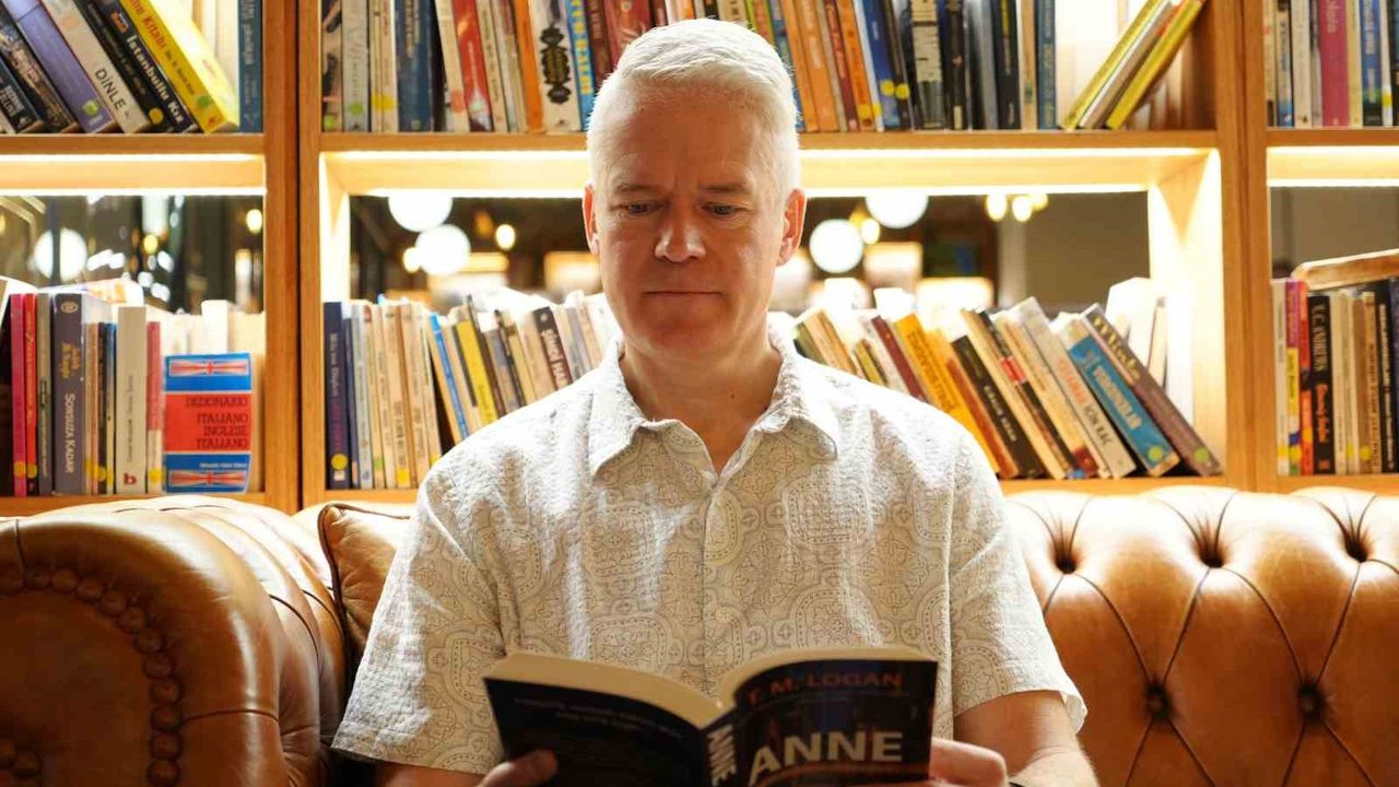 3 milyon satan yazar T.M. Logan Türkiye’de: “Okurlarımın ilgisi bana ilham veriyor”
