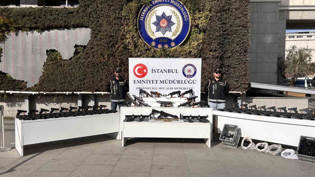 İstanbul’da Sokak Çetelerine Darbe: 145 Şüpheli Gözaltında, Yüzlerce Silah Ele Geçirildi