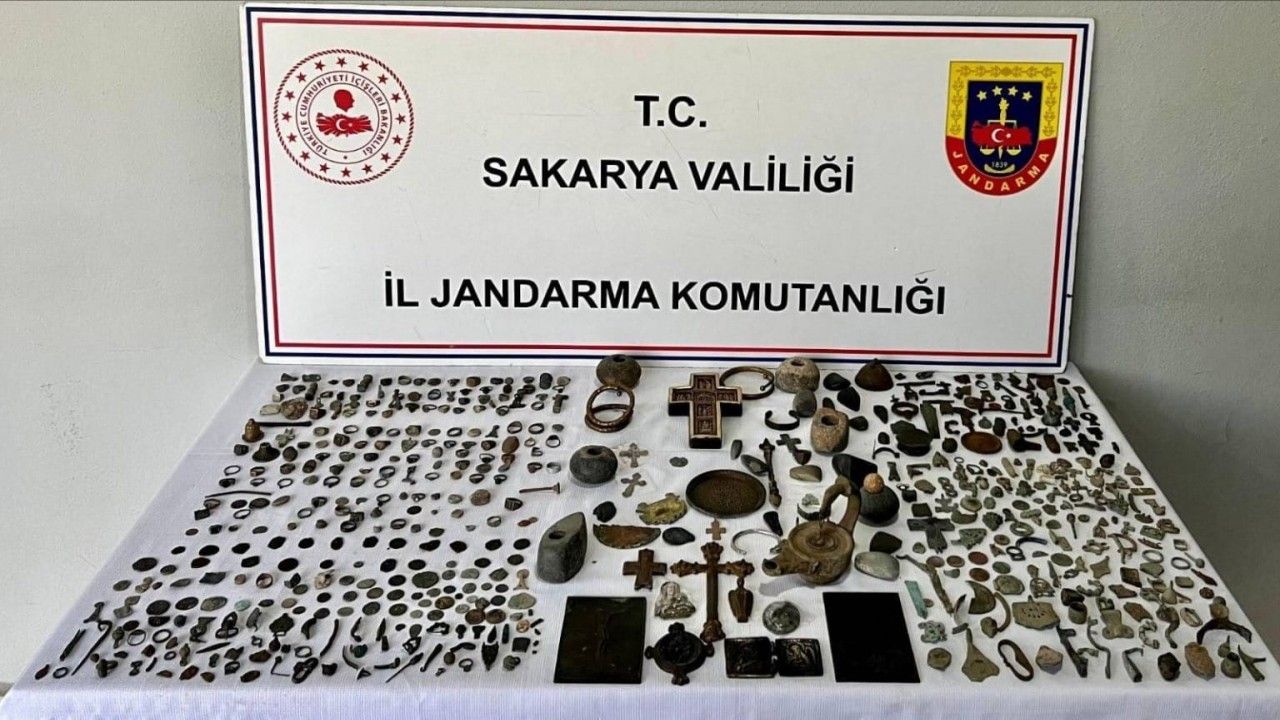 Araçtan çıkanlar şaşırttı: Yüzlerce Roma ve Bizans eseri ele geçirildi