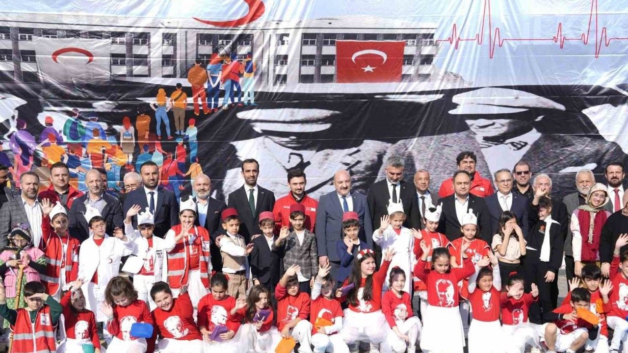 ‘Kızılay Haftası’ öğrenci etkinlikleriyle kutlandı