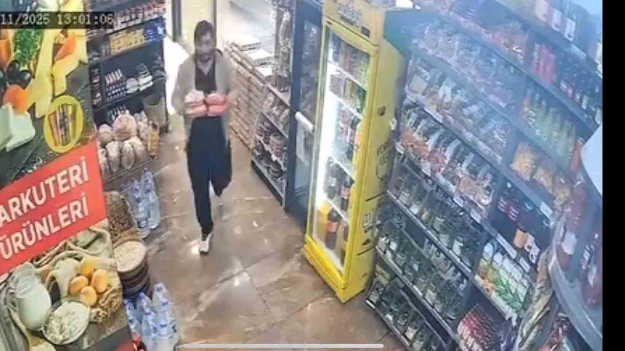 Kontrolden çıkan cip şarküteriye daldı: Kıl payı kurtuluş kamerada