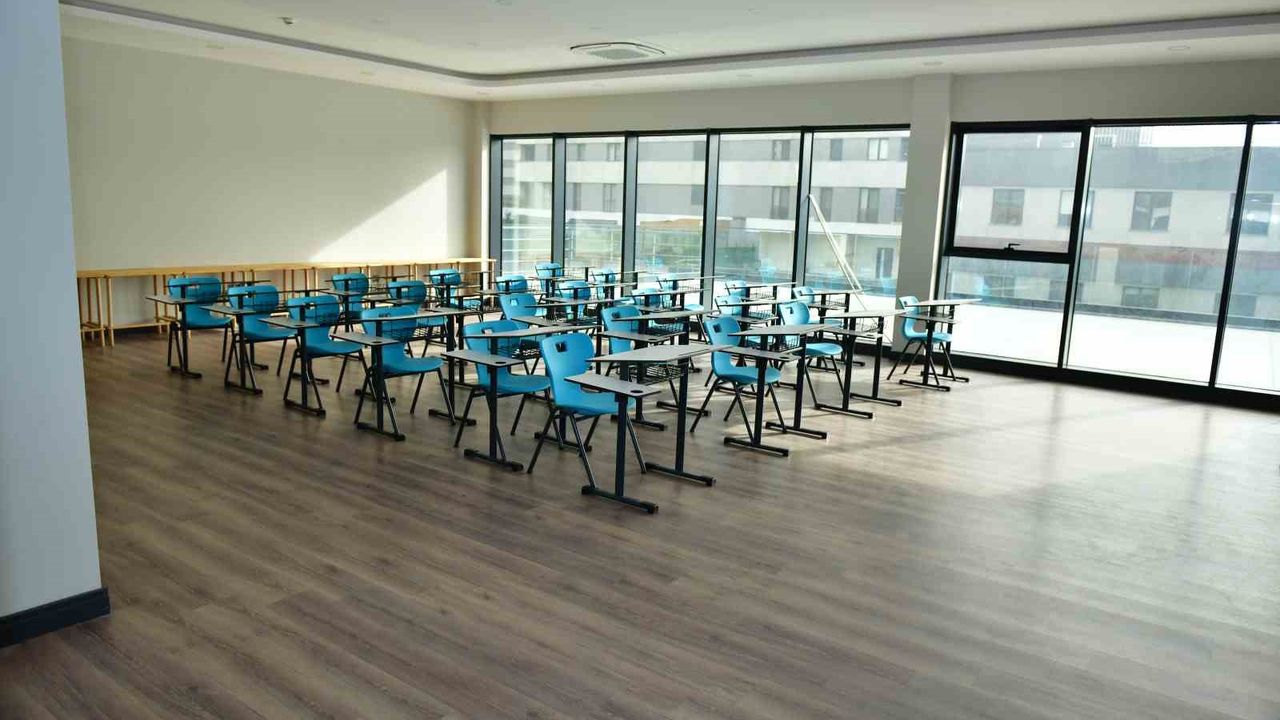 Boş odalar öğrencilere açıldı: Esenyurt’ta başkanlık makamı dersliğe dönüştü