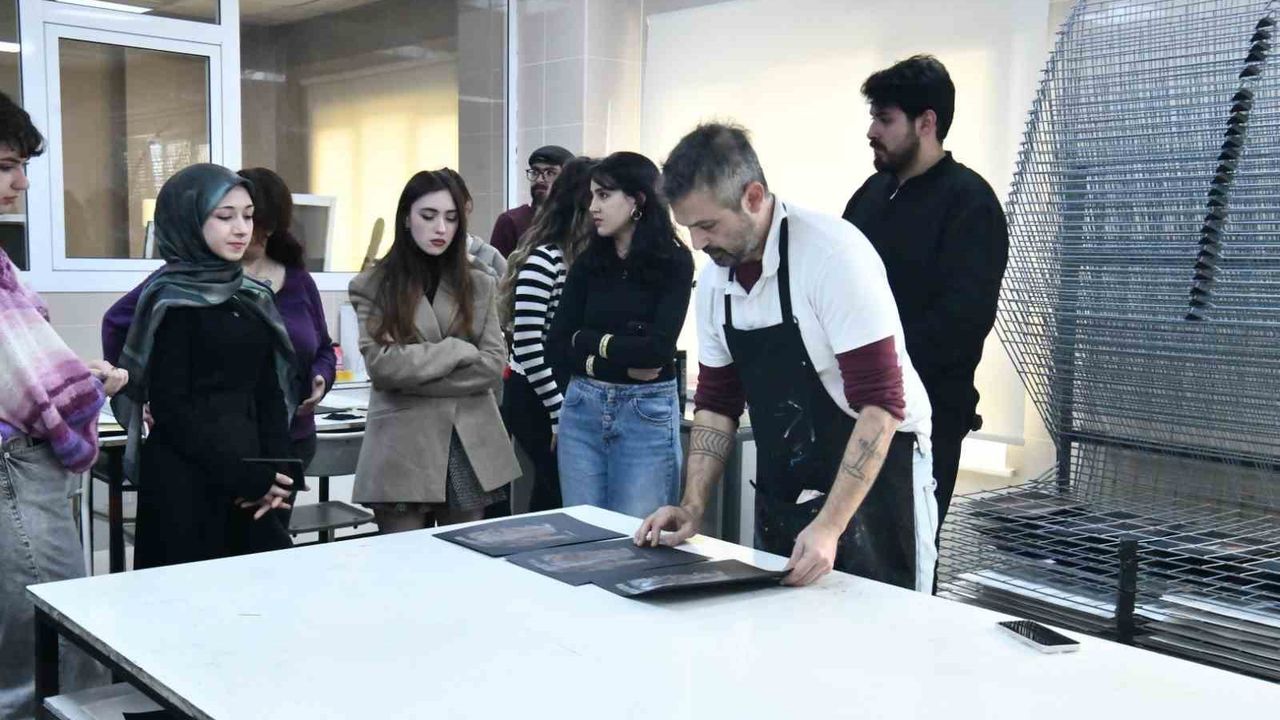 Sanatta hataya farklı bakış: Öğrenciler deneysel baskı tekniklerini keşfetti