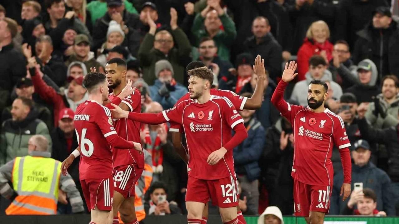 Liverpool kötü seriyi bitirdi, Salah tarihe geçti