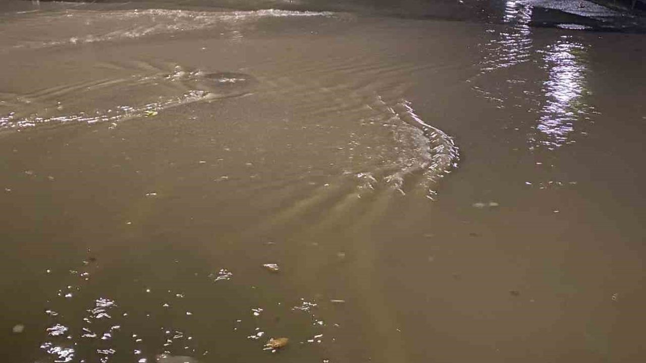 Maltepe’de yollar göle döndü