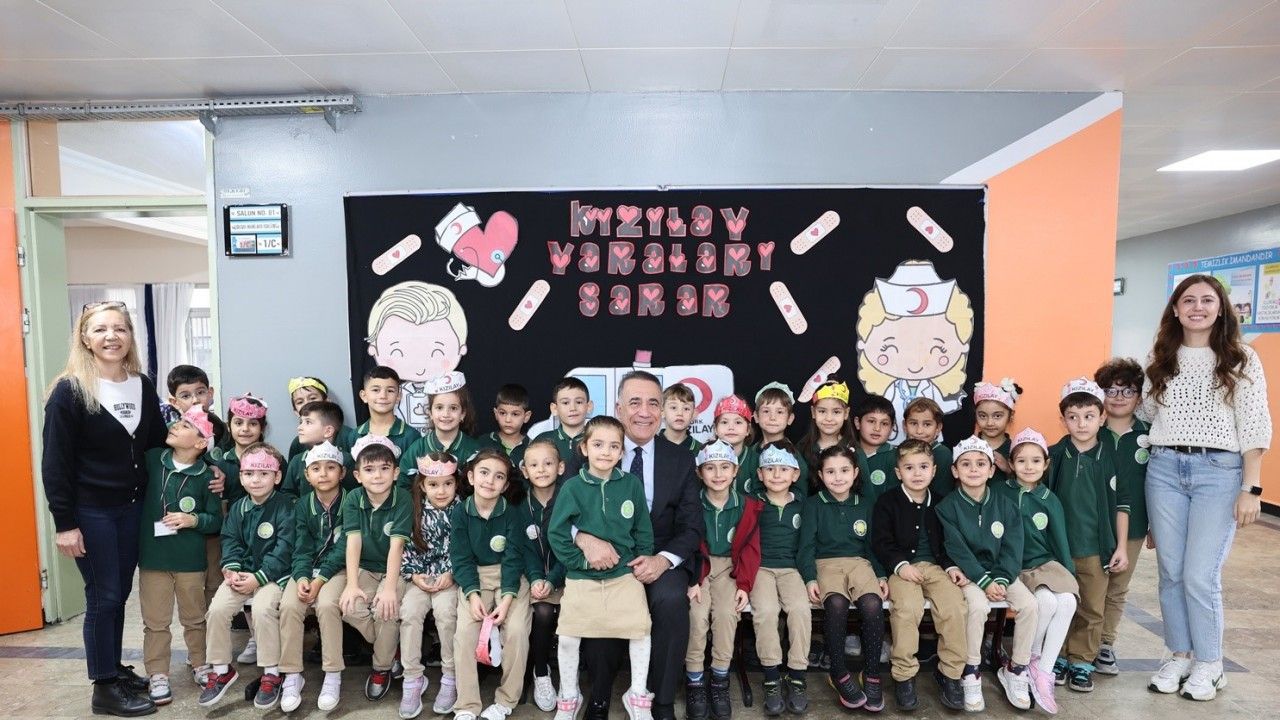 Minik Elif Mina Sözünü Tuttu, Başkan Dursun Sınıfı Ziyaret Etti