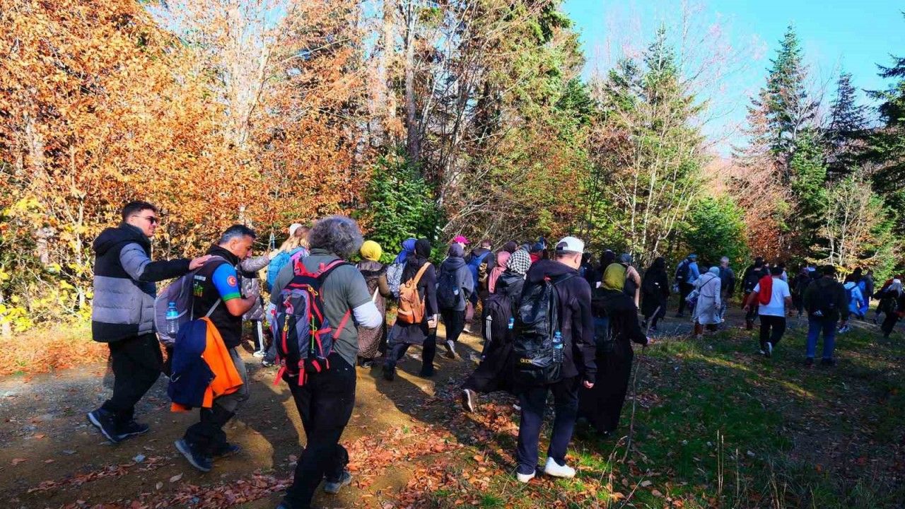 Pamukova’da sonbaharın renkleriyle 14 kilometrelik yürüyüş