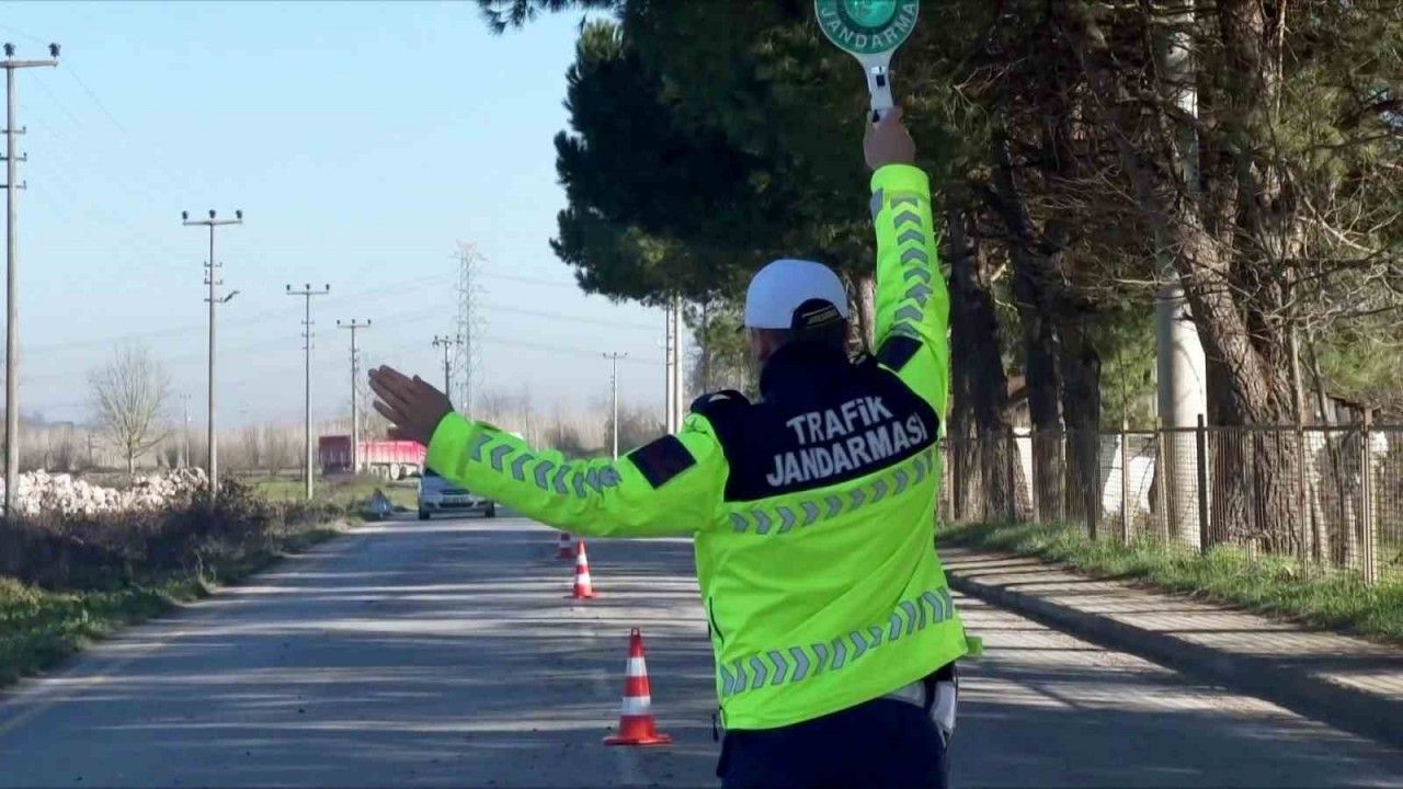 Abartı egzoz kullananlar yandı: 25 araç trafikten men edildi