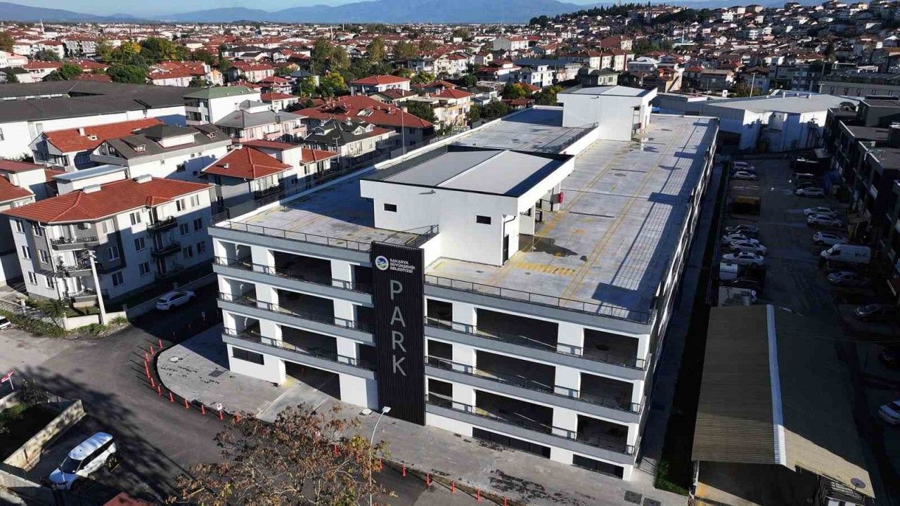 Sakarya’da yılların sorunu çözüldü: 530 araçlık katlı otopark hizmete açıldı