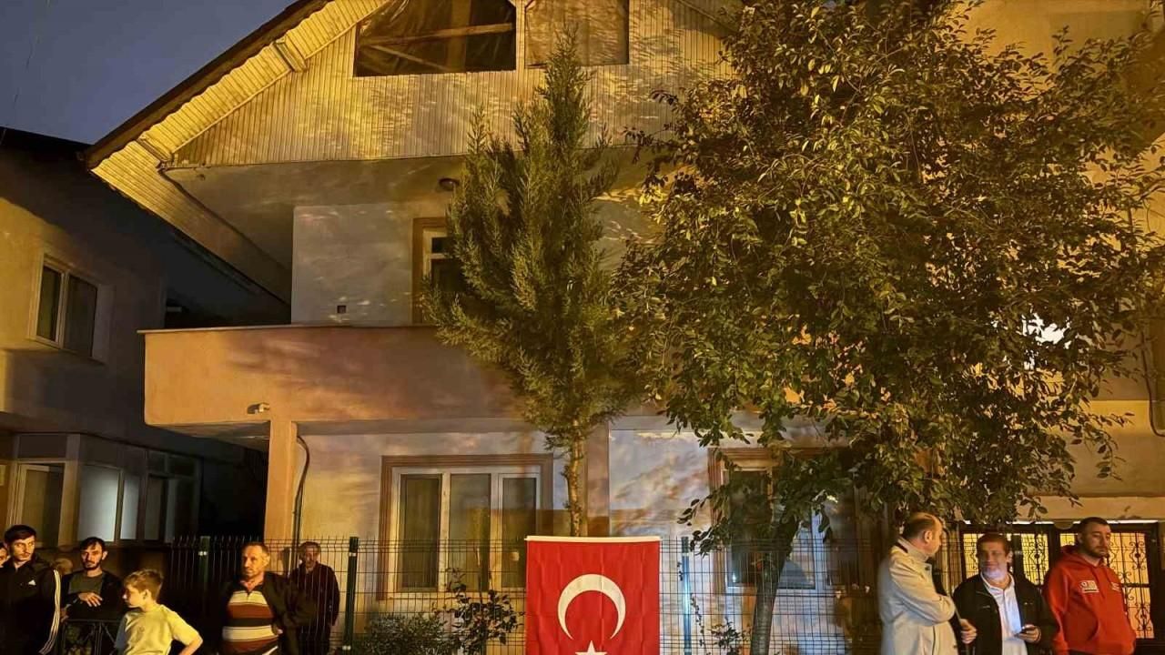 Sakaryalı şehidin baba ocağına Türk bayrağı asıldı