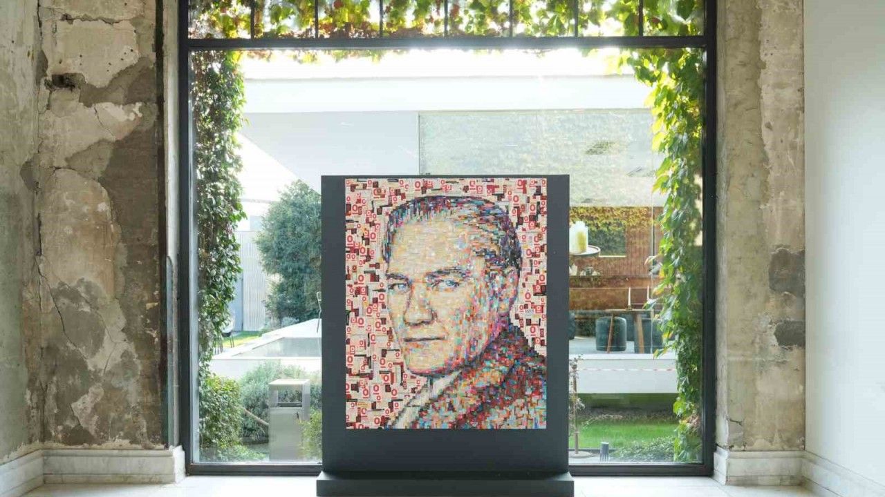 Sanatçı Deniz Sağdıç’tan Espressolab malzemeleriyle ileri dönüşüm Atatürk portresi