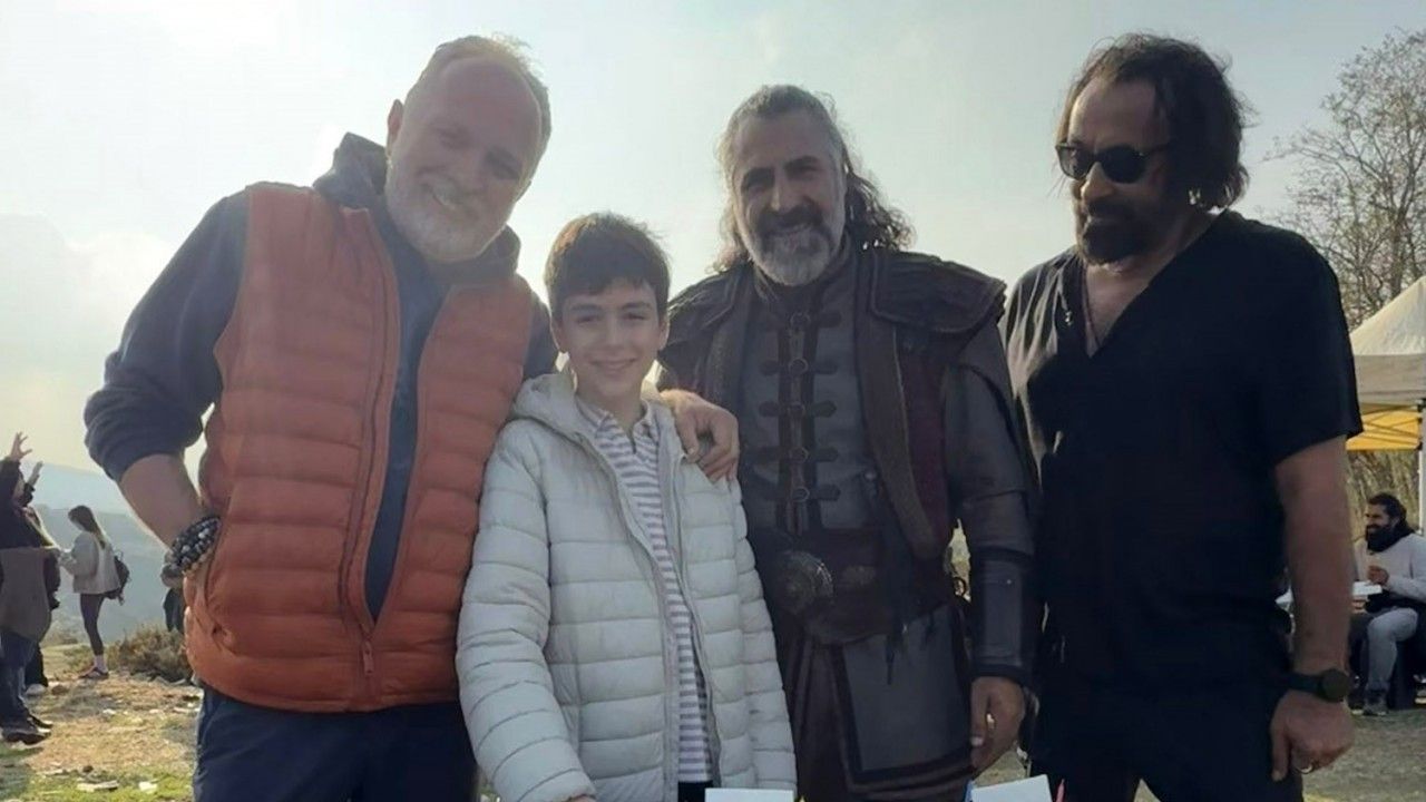 ’Şehzade Mustafa’ya sette doğum günü sürprizi