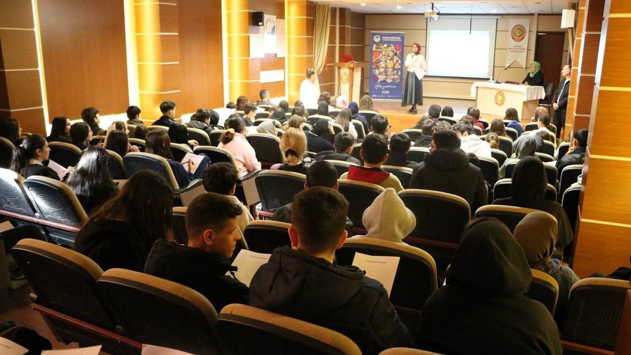 SGM'de düzenlenen teknoloji semineri öğrencilerin geleceğine ışık tutacak