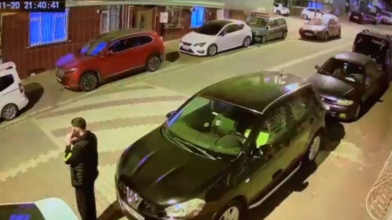 Sokaktaki 2 kişiye silahlı saldırı: O anlar kamerada