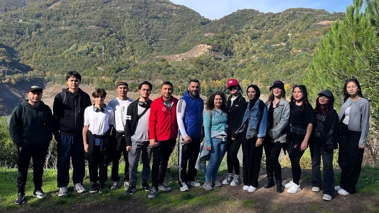 SUBÜ öğrencileri Yuvacık'ta doğa yürüyüşü yaptı