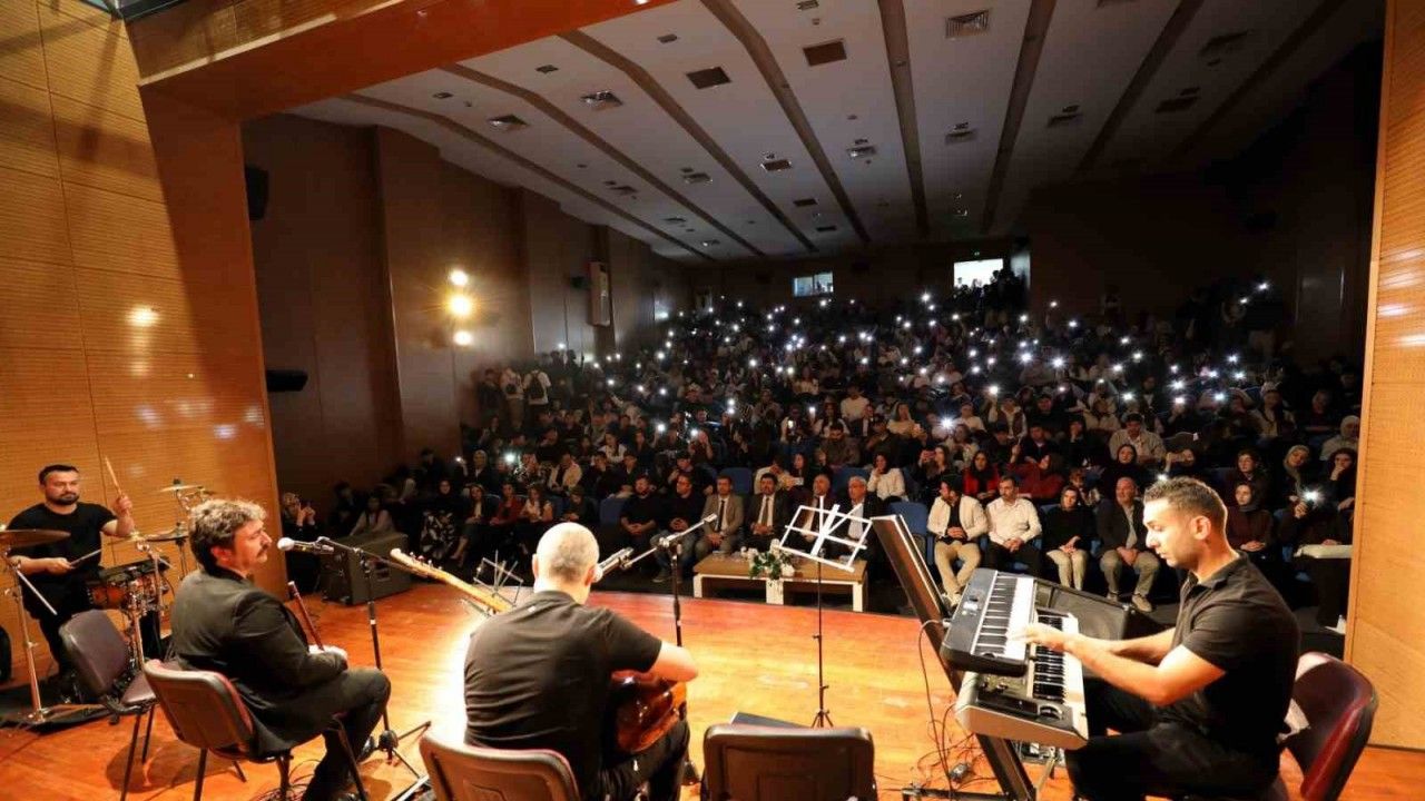 SUBÜ’den uluslararası öğrencilere türkü konseri