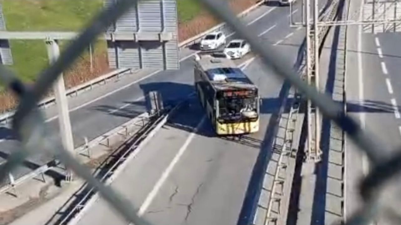 Güzergahı karıştıran şoför trafiği birbirine kattı! O anlar kamerada