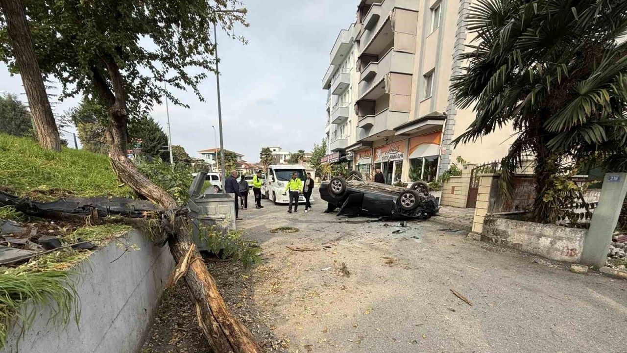 Genç sürücünün aracı metrelerce yuvarlandı: Herkes sonucuna inanamadı