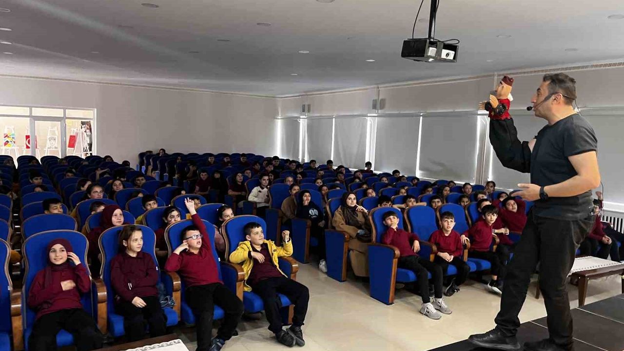 Taraklı’da Minikler ‘Çok Bilmiş İbiş’ Kukla Oyunuyla Kahkahaya Boğuldu