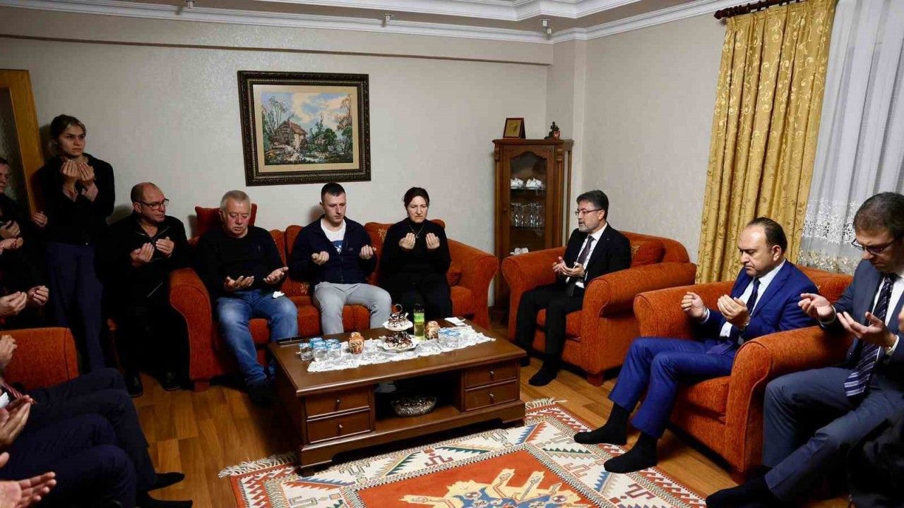 Tarım ve Orman Bakanı Yumaklı’dan, Hırvatistan’da düşen uçakta şehit olan pilotun ailesine ziyaret
