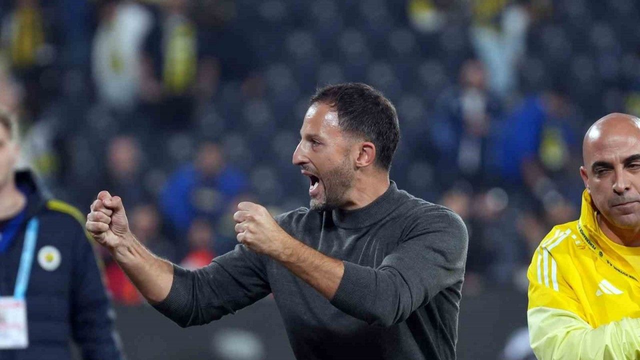 Tedesco, galibiyet sonrası tribünleri turladı