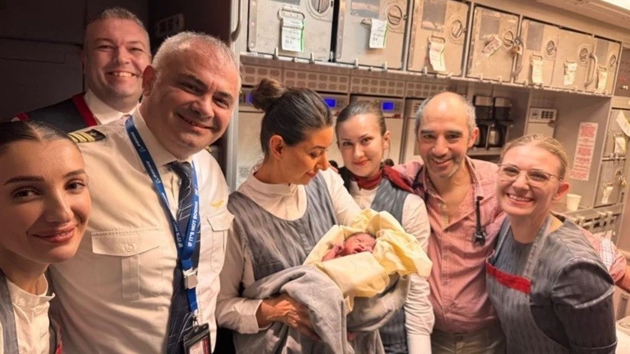 THY uçağında bebek sürprizi