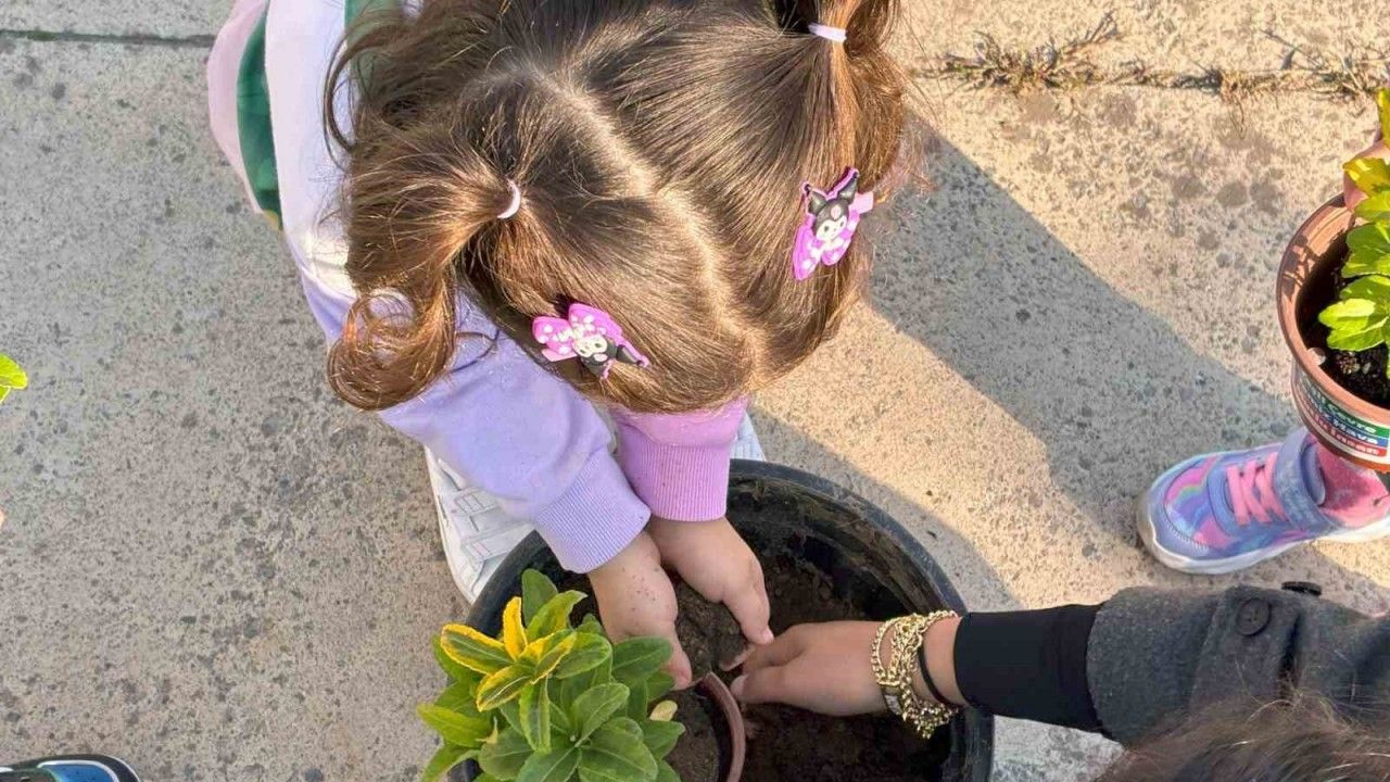Toprağa dokunan minik eller Sakarya’da umudu ekti