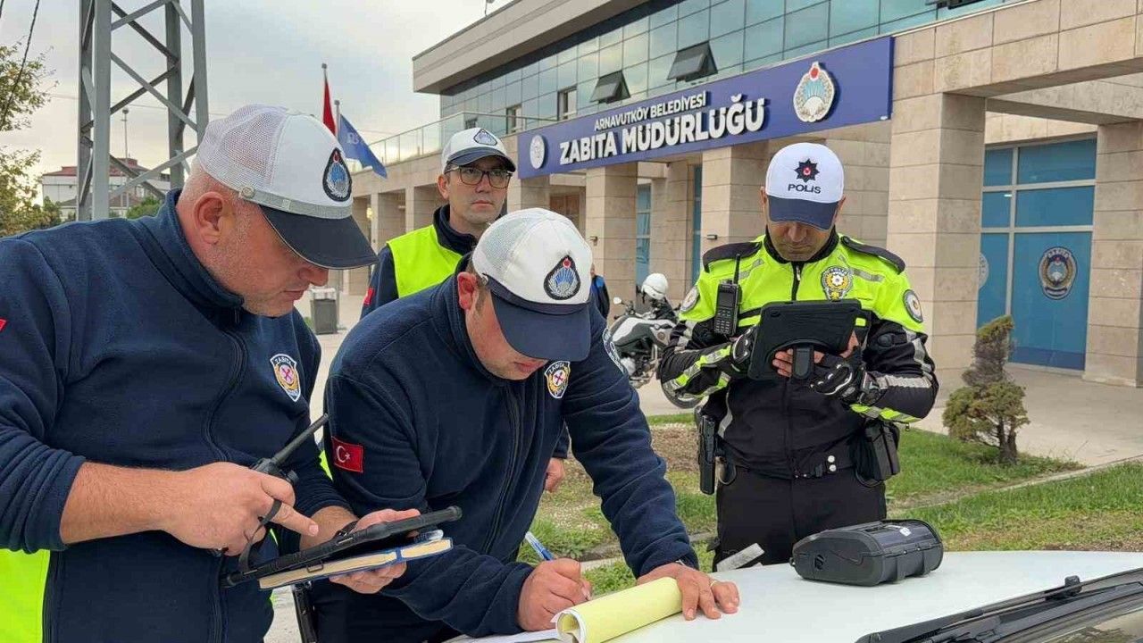 Trafikte tehlikeli kaçış: Kaldırıma çıkan sürücüye 2 bin 309 TL ceza