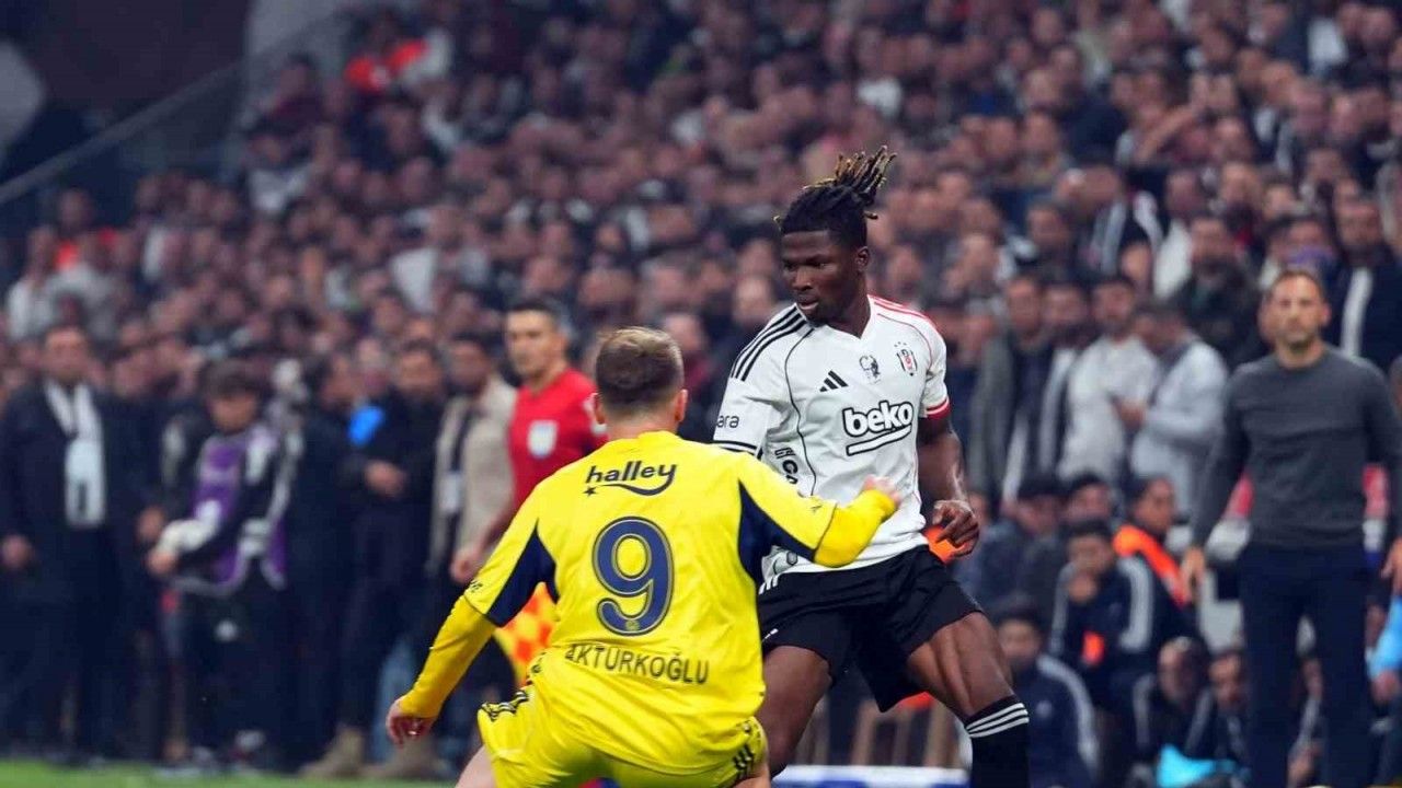 Trendyol Süper Lig: Beşiktaş: 2 - Fenerbahçe: 2 (İlk yarı)