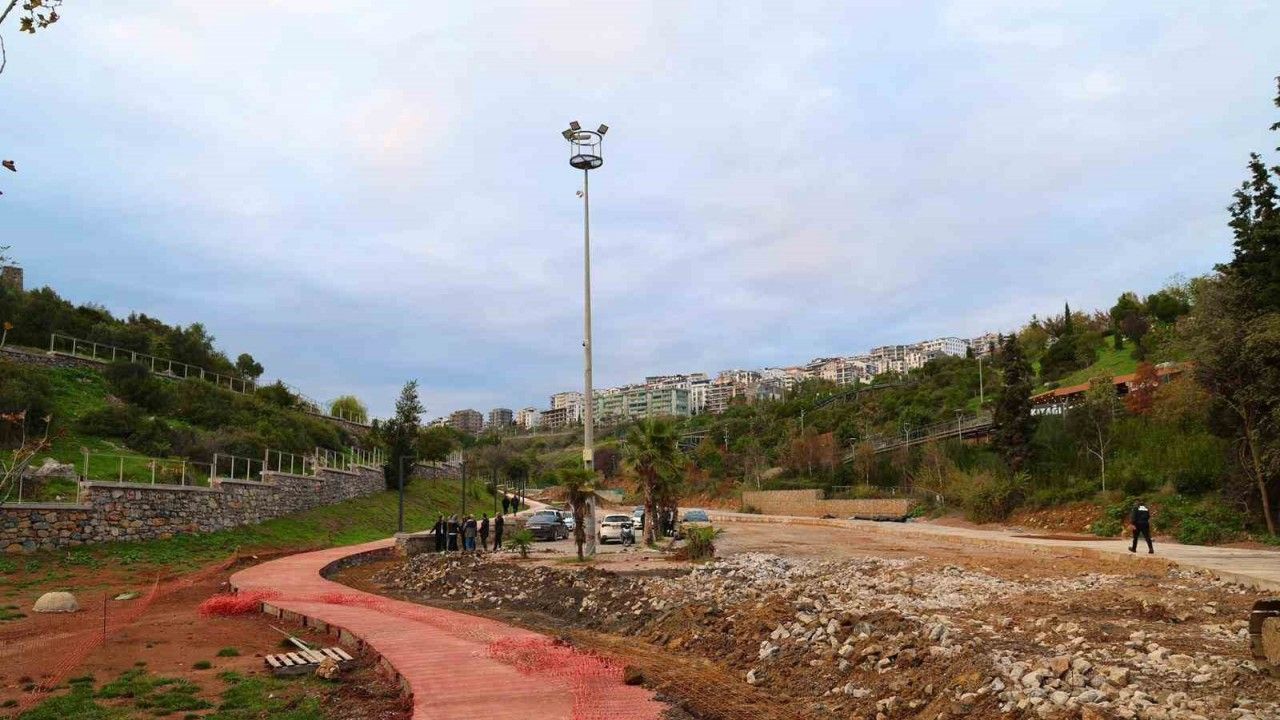 Yeni yürüyüş yolu, bisiklet yolu ve otopark yapılıyor